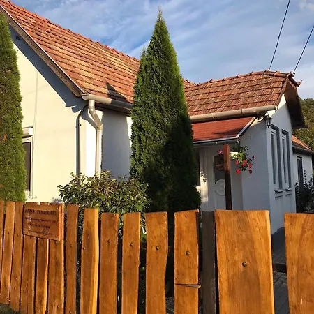 Harka Vendeghaz Apartmán *